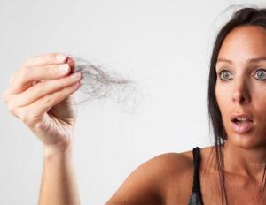 Выпадение волос: причины и лечение у женщин в домашних условиях Почему выпадают волосы на голове причины